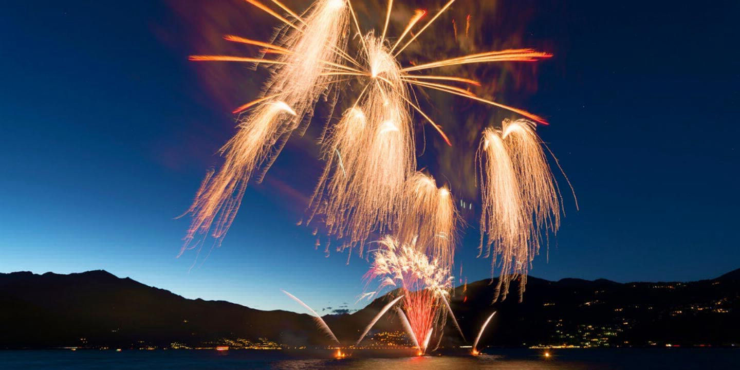 boat rental for fireworks display